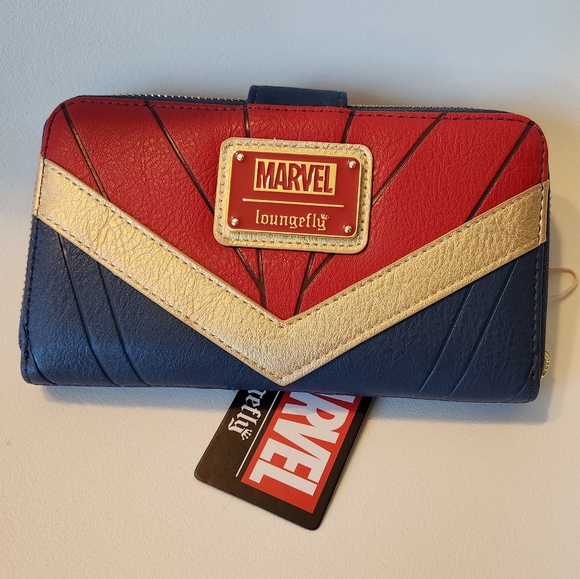 Captain Marvel Loungefly Wallet - Picture 2 of 9